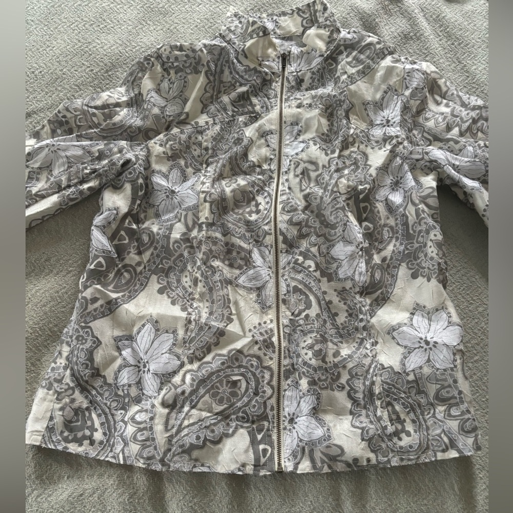 🎀✨Cute floral/bandanna print jacket ✨🎀
